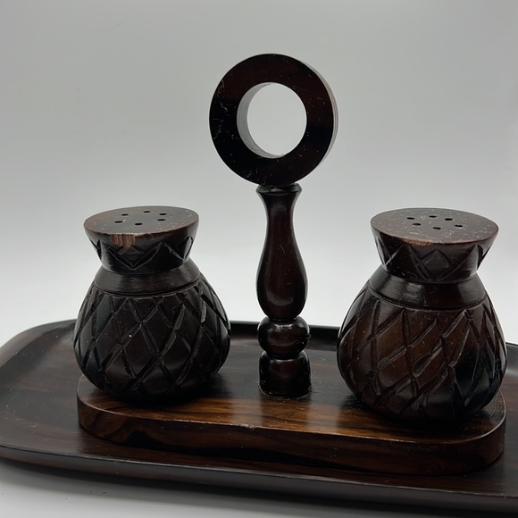 VTG Wooden Salt Pepper Shaker with Tray - Picture 5 of 6